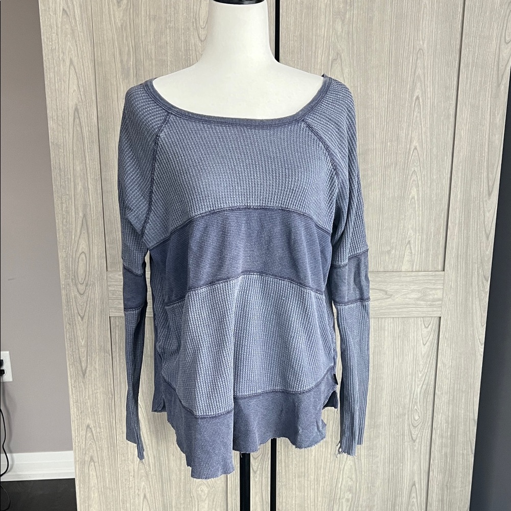 3 for $20 💜 VOLCOM Textured Blue Knit Top